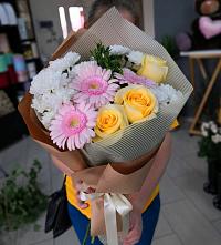 Букет цветов из:  Герберы, Розы и Хризантемы в Экажево