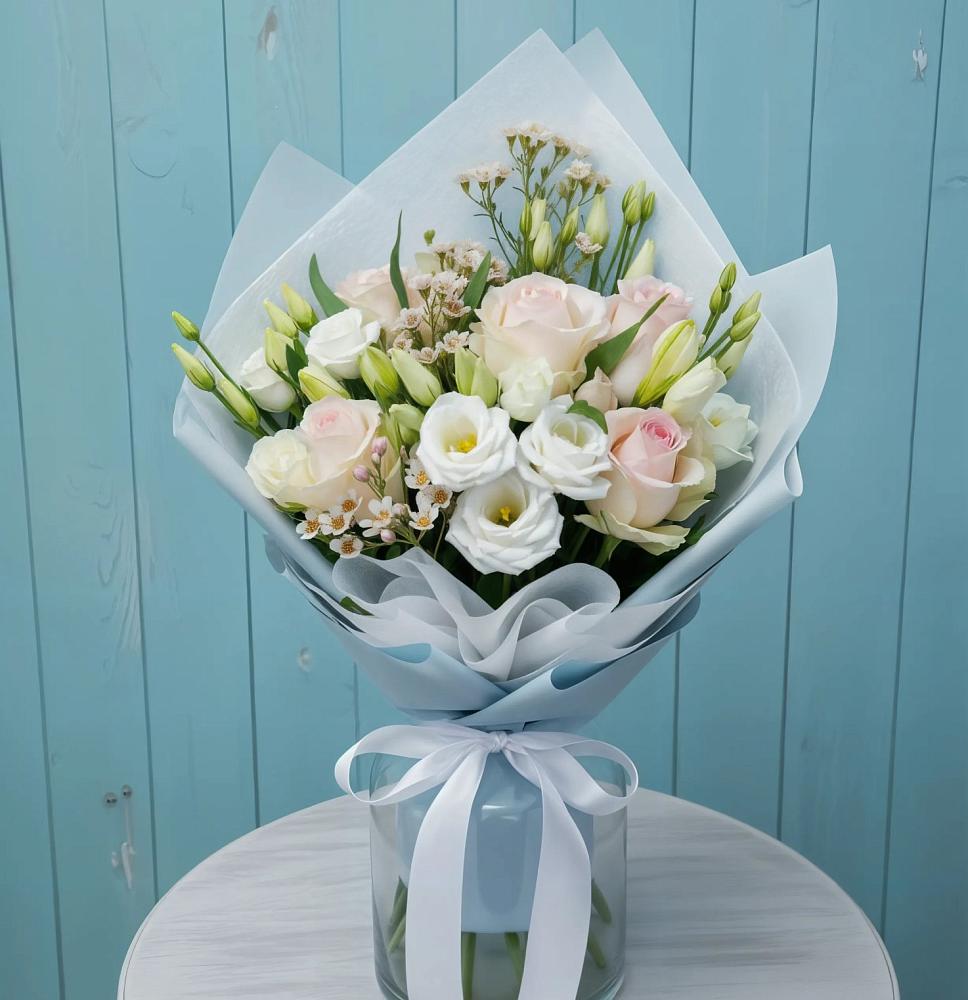 Букет цветов из: Розы и Лизиантусы в Экажево