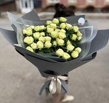 Букет Белые кустовые розы Солинеро в Экажево