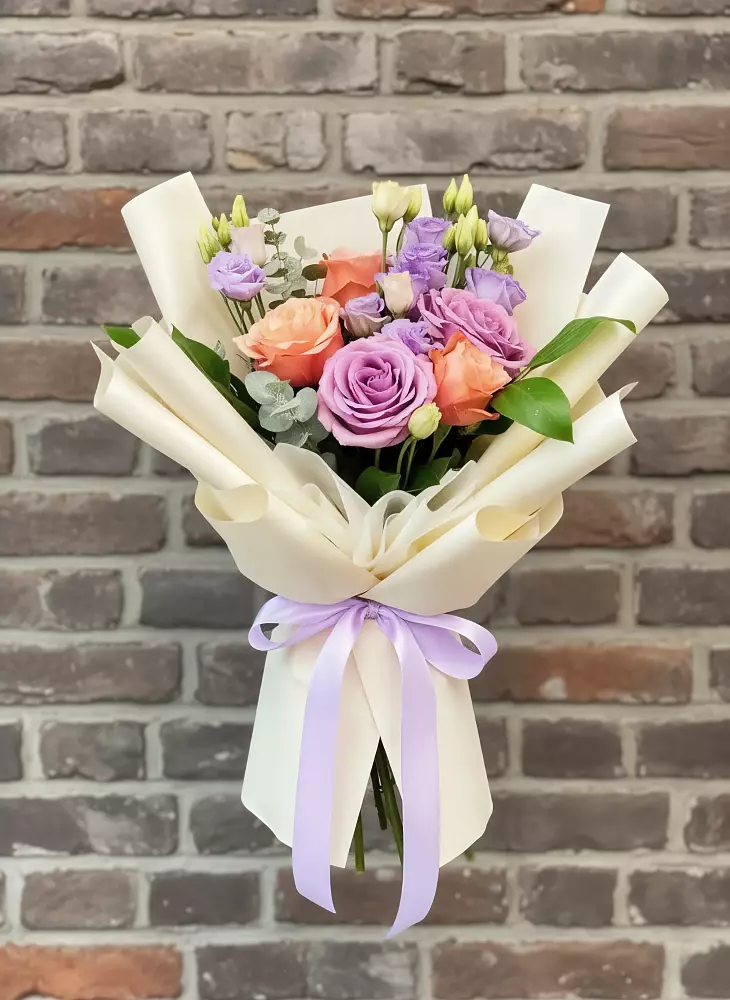 Букет цветов из: Лизиантусы и Розы в Экажево