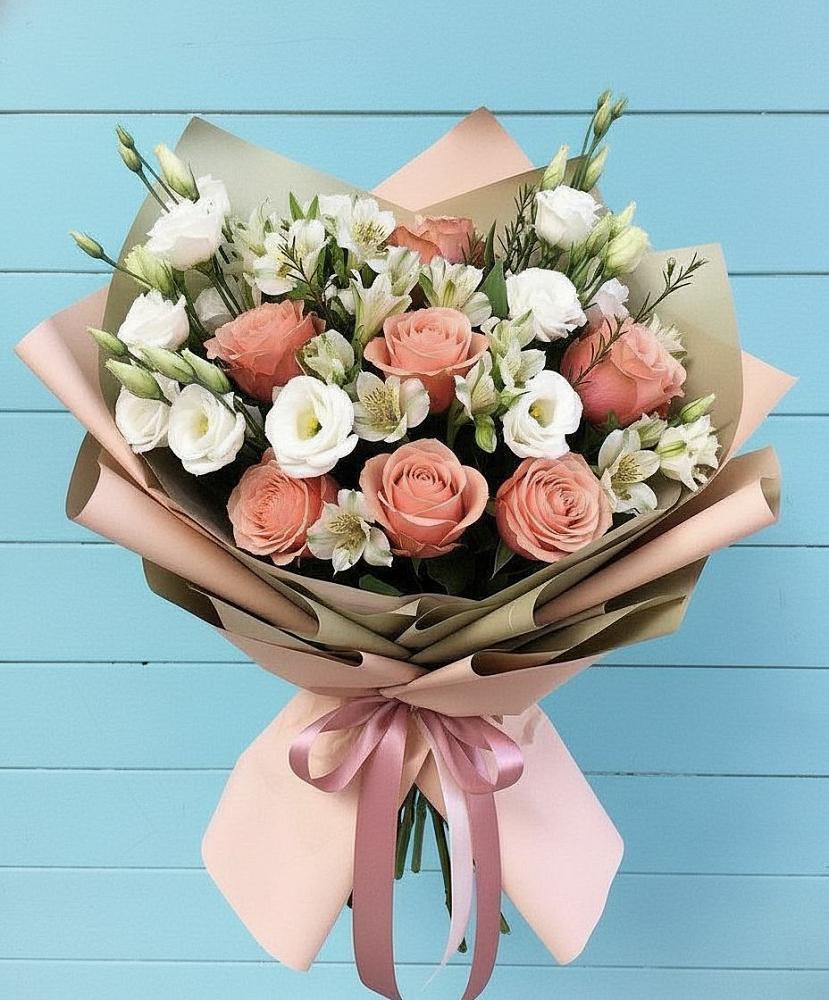 Букет цветов из: Розы, Альстромерии и Лизиантусы в Экажево