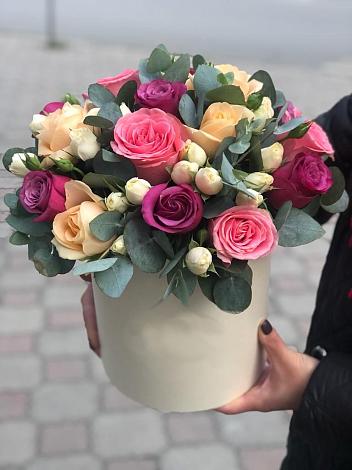 Цветочная композиция из Розы в шляпной коробке в Экажево