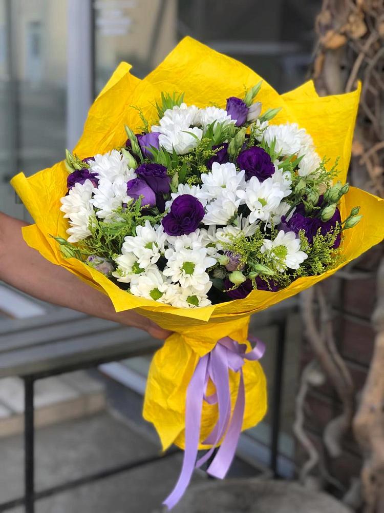 Букет цветов из: Ирисы, Хризантемы и Ромашки в Экажево