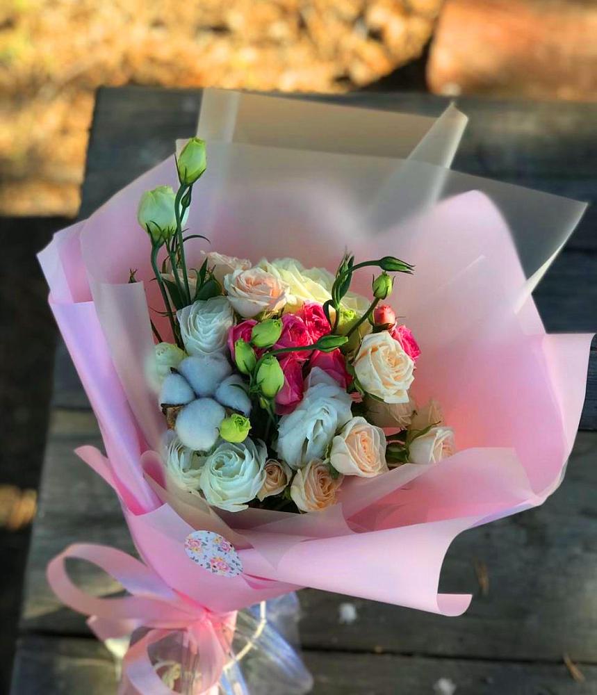 Букет цветов из: Розы и Лизиантусы в Экажево