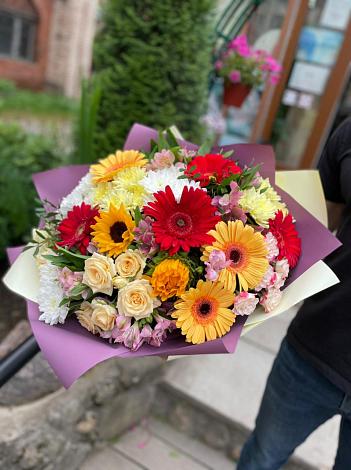 Букет цветов из: Герберы, Ромашки, Хризантемы, Розы и Подсолнухи в Экажево