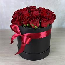 Цветочная композиция из Розы в шляпной коробке в Экажево