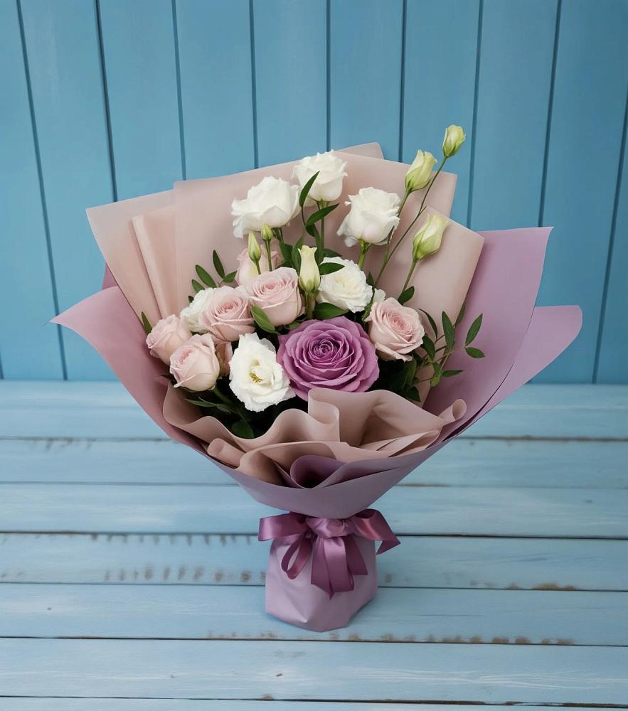 Букет цветов из: Розы и Лизиантусы в Экажево